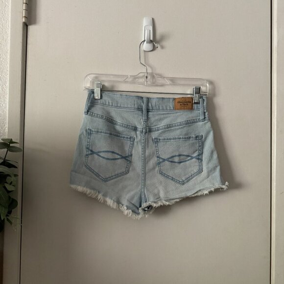 ☀️ ABERCROMBIE & FITCH High Rise Light Wash Denim Jean Shorts Distressed Hem - Picture 5 of 5